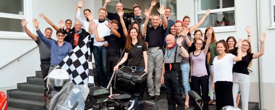 Das Team von »bike und business« freut sich, Sie vom 26. bis 29. Juli „motorradtechnisch“ verwöhnen zu dürfen. Das Team von »bike und business« freut sich, Sie vom 26. bis 29. Juli „motorradtechnisch“ verwöhnen zu dürfen.