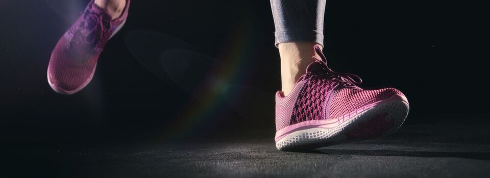 Abb. 1: Der Sportschuh: Alltäglicher Gegenstand mit einer Vielzahl ausgeklügelter Eigenschaften. Abb. 1: Der Sportschuh: Alltäglicher Gegenstand mit einer Vielzahl ausgeklügelter Eigenschaften.