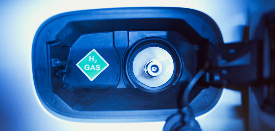 Betankt wird das Wasserstoffauto in weniger als fünf Minuten per Zapfschlauch. Betankt wird das Wasserstoffauto in weniger als fünf Minuten per Zapfschlauch.