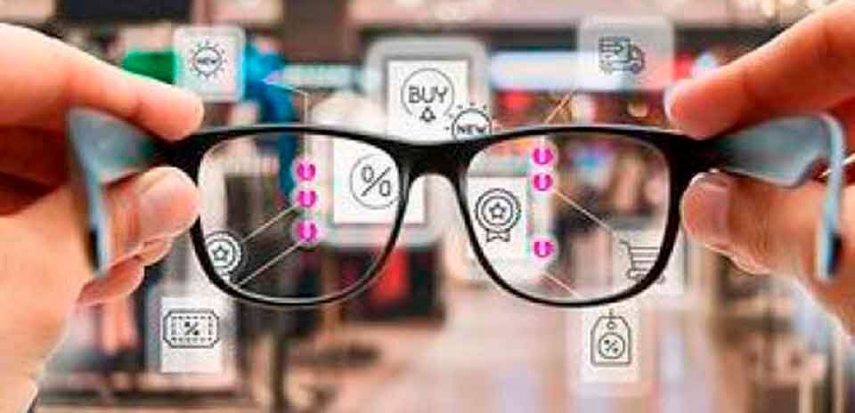 ZEISS und die Deutsche Telekom arbeiten gemeinsam an einer neuen Datenbrille. Optisch soll die Brille möglichst nicht von einer normalen Brille unterscheidbar sein. Durch Edge Computing könnte notwendige Technik aus der Datenbrille in die Cloud ausgelagert werden. ZEISS und die Deutsche Telekom arbeiten gemeinsam an einer neuen Datenbrille. Optisch soll die Brille möglichst nicht von einer normalen Brille unterscheidbar sein. Durch Edge Computing könnte notwendige Technik aus der Datenbrille in die Cloud ausgelagert werden.