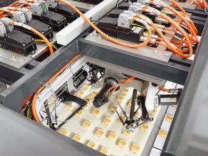 IndraDrive Mi: schaltschranklose Antriebstechnik in einer Roboter-Applikation im italienischen Cama. IndraDrive Mi: schaltschranklose Antriebstechnik in einer Roboter-Applikation im italienischen Cama.