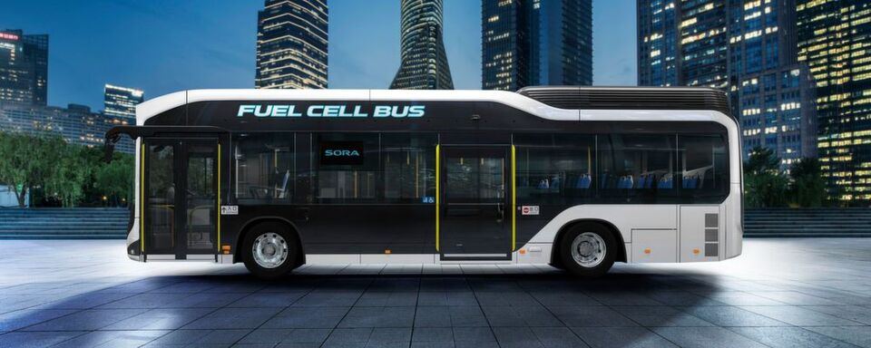 Toyotas Brennstoffzellenbus heißt Sora – das steht für „Sky“, „Ocean“, „River“ und „Air“. Toyotas Brennstoffzellenbus heißt Sora – das steht für „Sky“, „Ocean“, „River“ und „Air“.