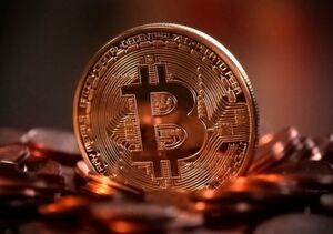 Kaum ein Thema beschäftigt die Finanzwelt derzeit so sehr wie der Bitcoin. Die dahinterstehende Blockchain-Technologie wird zunehmend auch innerhalb von Unternehmen eingesetzt. Kaum ein Thema beschäftigt die Finanzwelt derzeit so sehr wie der Bitcoin. Die dahinterstehende Blockchain-Technologie wird zunehmend auch innerhalb von Unternehmen eingesetzt.