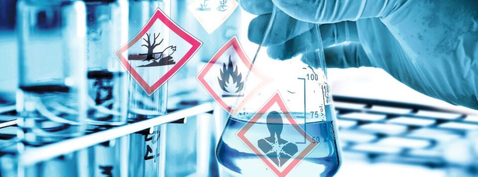 Abb. 1: Für die Herstellung der komplexen Isotope benutzen die Synthesechemiker von Alsachim täglich eine Vielzahl an Gefahrstoffen. Abb. 1: Für die Herstellung der komplexen Isotope benutzen die Synthesechemiker von Alsachim täglich eine Vielzahl an Gefahrstoffen.