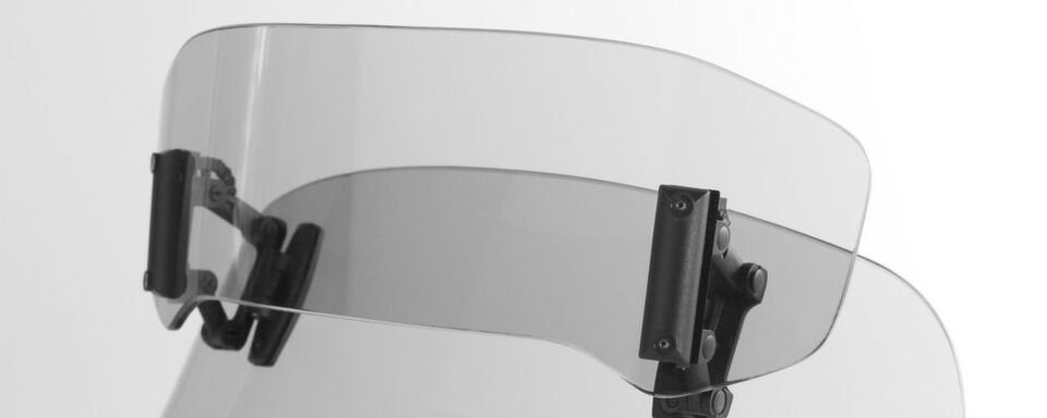 Der Variospoiler VSA ist ein mehrfach verstellbarer Aufsatzspoiler, der nachträglich auf bestehende Motorradscheiben montiert werden kann. Der Variospoiler VSA ist ein mehrfach verstellbarer Aufsatzspoiler, der nachträglich auf bestehende Motorradscheiben montiert werden kann.