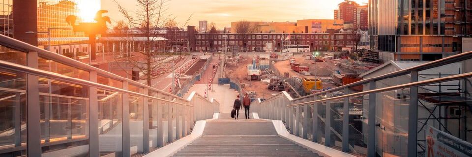 Baustelle Digitalisierung? Viele B2B-Mittelständler fangen gerade erst an sich zu digitalisieren. Mit diesen fünf Tipps gelingt der Start. Baustelle Digitalisierung? Viele B2B-Mittelständler fangen gerade erst an sich zu digitalisieren. Mit diesen fünf Tipps gelingt der Start.