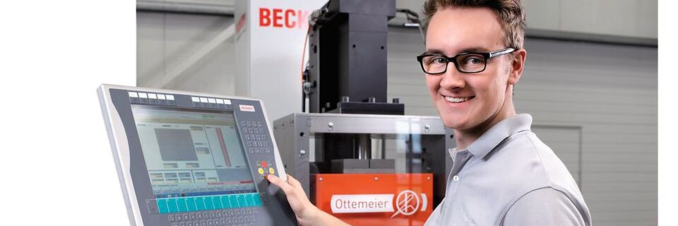 Mitarbeiter mit Know-how und Erfahrung sind die große Konstante bei Ottemeier. Mitarbeiter mit Know-how und Erfahrung sind die große Konstante bei Ottemeier.