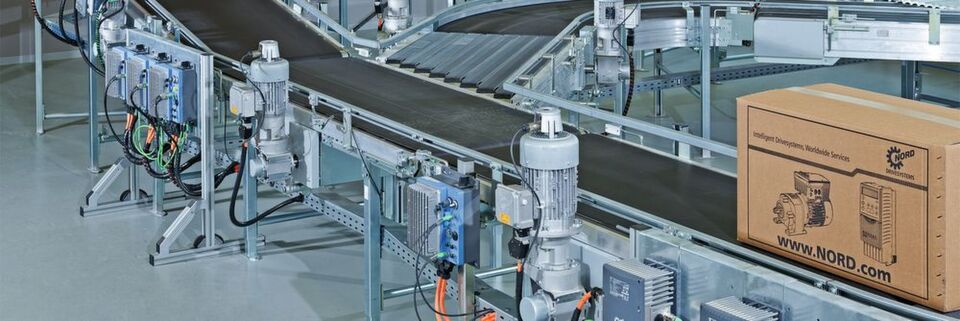Durch schrittweise Weiterentwicklung der dezentralen Antriebe ist der Feldverteiler Nordac Link/SK 250E entstanden, zugeschnitten auf Anwendungen in der Förder- und Handhabungstechnik. Durch schrittweise Weiterentwicklung der dezentralen Antriebe ist der Feldverteiler Nordac Link/SK 250E entstanden, zugeschnitten auf Anwendungen in der Förder- und Handhabungstechnik.
