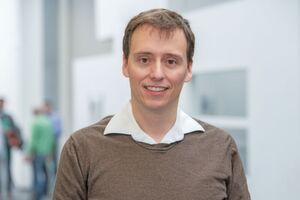 Ralf Schmidt leitet den Entwicklungsstandort der DRÄXLMAIER Group am Campus der TU München. Ralf Schmidt leitet den Entwicklungsstandort der DRÄXLMAIER Group am Campus der TU München.