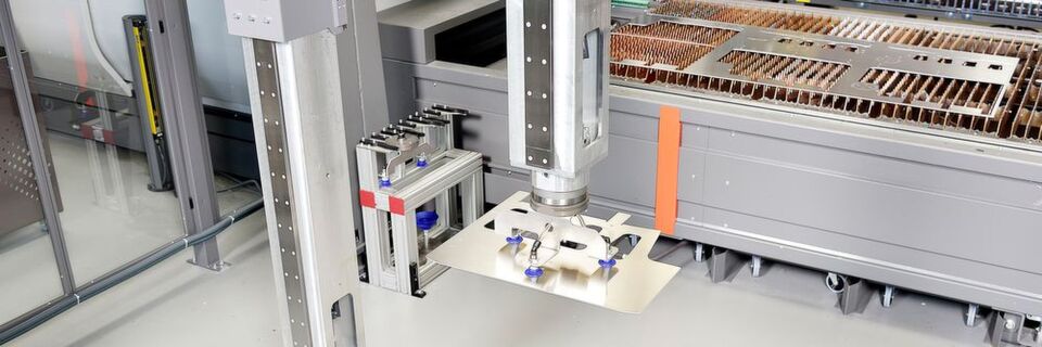 Erhöhte Verarbeitungsqualität: Die automatisierte Entnahme der Schneidteile ... Erhöhte Verarbeitungsqualität: Die automatisierte Entnahme der Schneidteile ...