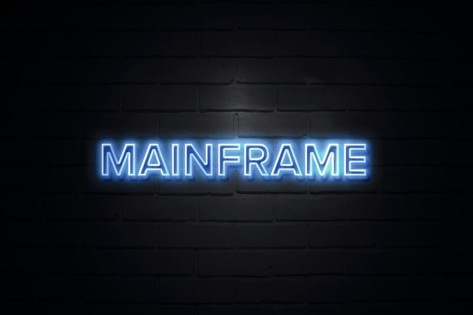 IBM verpasst dem Mainframe ein schlankes 19-Zoll-Format. IBM verpasst dem Mainframe ein schlankes 19-Zoll-Format.
