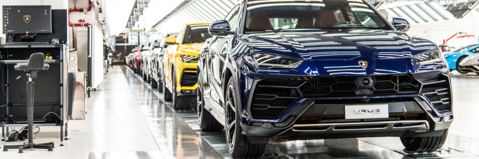 Mit der flexiblen Lackiererei kann Lamborghini beim Modell Urus jeden Farbwunsch wirtschaftlich realisieren. Mit der flexiblen Lackiererei kann Lamborghini beim Modell Urus jeden Farbwunsch wirtschaftlich realisieren.