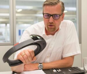 Dr. Christoph Runde, VDC Fellbach: „Es darf nicht passieren, dass ein Anwender künftig fünf AR-Brillen vorhalten muss, weil er Maschinen von fünf verschiedenen Maschinenbauern betreibt.“ Dr. Christoph Runde, VDC Fellbach: „Es darf nicht passieren, dass ein Anwender künftig fünf AR-Brillen vorhalten muss, weil er Maschinen von fünf verschiedenen Maschinenbauern betreibt.“
