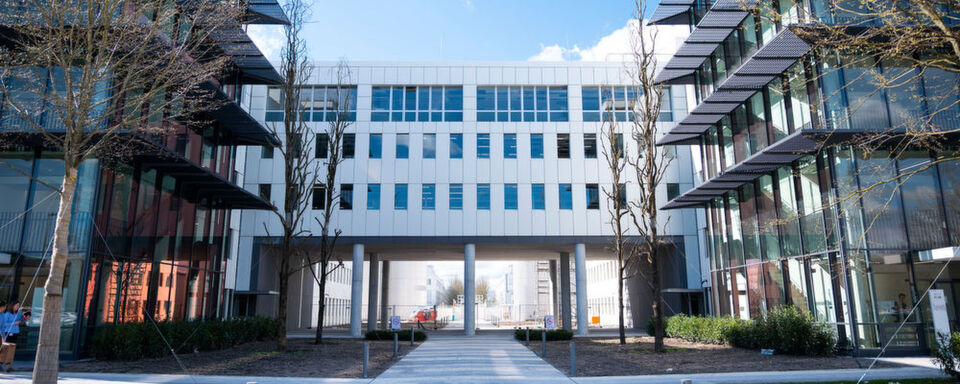 Der neue BMW-Campus in Unterschleißheim auf 23.000 Quadratmeter Bürofläche bietet Platz für 1.800 Mitarbeiter. Der neue BMW-Campus in Unterschleißheim auf 23.000 Quadratmeter Bürofläche bietet Platz für 1.800 Mitarbeiter.