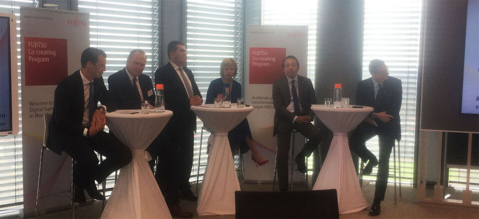 Die Vertreter aus Politik und Wirtschaft bei der Vorstellung des Digital Transformation Center in München (von links): Dr. Rolf Werner, Vorsitzender der Geschäftsführung Deutschland und Head of Central Europe bei Fujitsu; Thomas Remmel, Director Organization & IT bei der Deutschen Leasing, dem ersten Kunden im neueröffneten DTC in München; Franz Josef Pschierer, bayerischer Wirtschaftsminister; Yoshiteru Yamada, Head of Global Marketing bei Fujitsu und Duncan Tait, CEO, SEVP und Head of Americas und EMEIA bei Fujitsu Die Vertreter aus Politik und Wirtschaft bei der Vorstellung des Digital Transformation Center in München (von links): Dr. Rolf Werner, Vorsitzender der Geschäftsführung Deutschland und Head of Central Europe bei Fujitsu; Thomas Remmel, Director Organization & IT bei der Deutschen Leasing, dem ersten Kunden im neueröffneten DTC in München; Franz Josef Pschierer, bayerischer Wirtschaftsminister; Yoshiteru Yamada, Head of Global Marketing bei Fujitsu und Duncan Tait, CEO, SEVP und Head of Americas und EMEIA bei Fujitsu