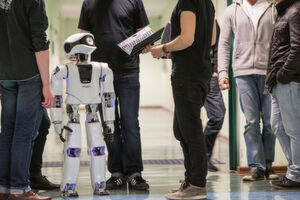 Der humanoide Roboter Myon ist auch an der Hochschule für Technik in Berlin entwickelt worden und soll den Studenten helfen, künstliche Intelligenz zu verstehen. Der humanoide Roboter Myon ist auch an der Hochschule für Technik in Berlin entwickelt worden und soll den Studenten helfen, künstliche Intelligenz zu verstehen.