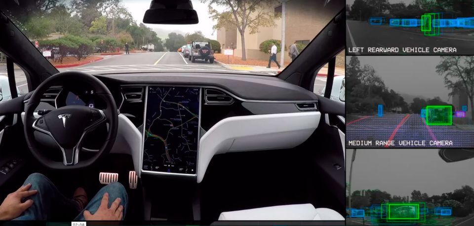 Bei dem tödlichen Unfall war am 23. März ein Tesla Model X auf einer Autobahn im kalifornischen Silicon Valley gegen einen Beton-Poller gefahren. Bei dem tödlichen Unfall war am 23. März ein Tesla Model X auf einer Autobahn im kalifornischen Silicon Valley gegen einen Beton-Poller gefahren.