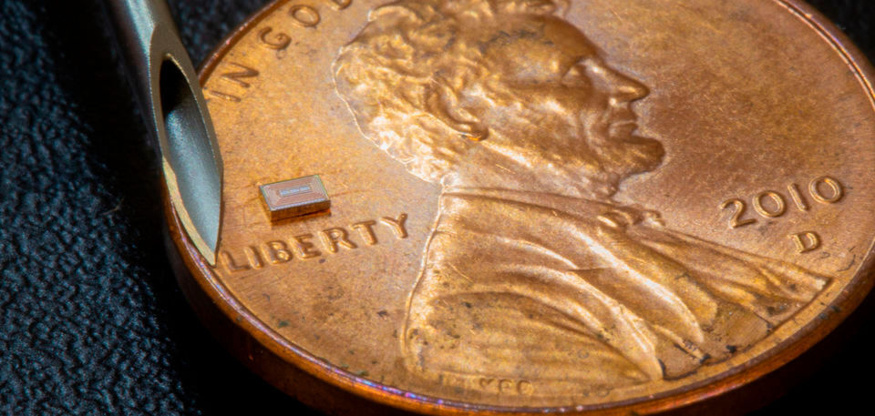 Injizierbarer Sensor: Der an der University of California in San Diego Chip misst den Alkoholgehalt im Blut und kann schnell direkt unter der Haut injiziert werden. Injizierbarer Sensor: Der an der University of California in San Diego Chip misst den Alkoholgehalt im Blut und kann schnell direkt unter der Haut injiziert werden.