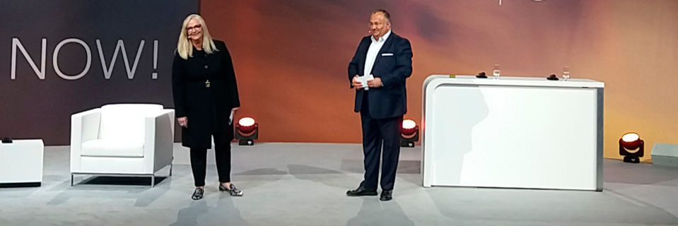 Doris Albiez und Dinko Eror, die beiden Deutschlandchefs von Dell/EMC, eröffneten die Konferenz mit den Ergebnissen einer eigenen Studie zur digitalen Transformation. Doris Albiez und Dinko Eror, die beiden Deutschlandchefs von Dell/EMC, eröffneten die Konferenz mit den Ergebnissen einer eigenen Studie zur digitalen Transformation.