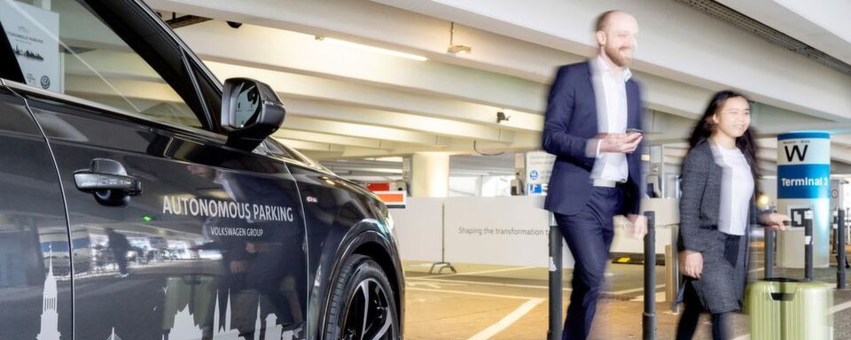 Anfang des kommenden Jahrzehnts soll das autonome Parken für erste Test-Kunden in ausgewählten Parkhäusern zur Verfügung stehen. Anfang des kommenden Jahrzehnts soll das autonome Parken für erste Test-Kunden in ausgewählten Parkhäusern zur Verfügung stehen.