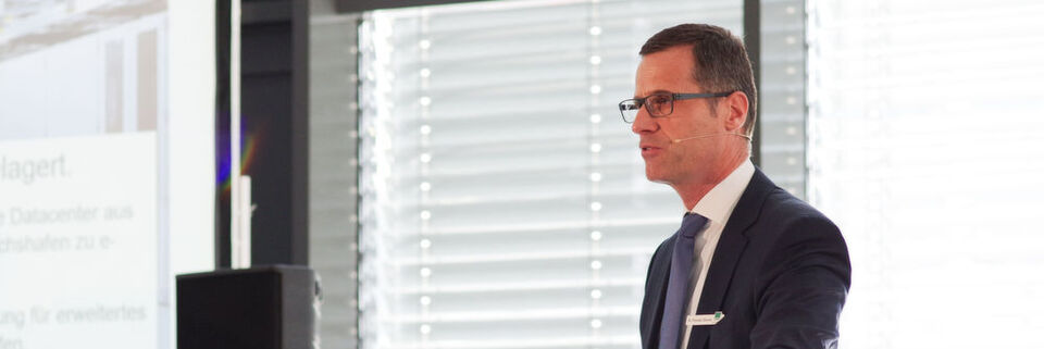 Dr. Thomas Olemotz, Vorstandsvorsitzender der Bechtle, bei den Competence Days Dr. Thomas Olemotz, Vorstandsvorsitzender der Bechtle, bei den Competence Days