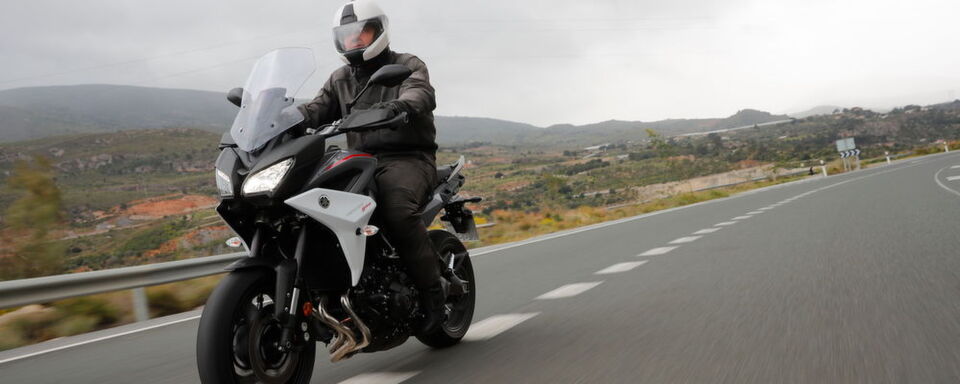 Für 2018 hat die Yamaha Tracer 900 ein umfassendes Update erhalten. Für 2018 hat die Yamaha Tracer 900 ein umfassendes Update erhalten.