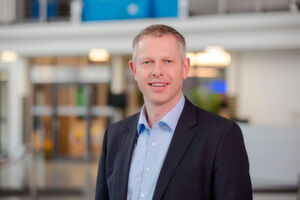 „Microsofts Vision ist es KI zu demokratisieren, also für jeden einfach nutzbar zu machen“, erklärt Jürgen Wirtgen, Data & AI Lead, Microsoft Deutschland. „Microsofts Vision ist es KI zu demokratisieren, also für jeden einfach nutzbar zu machen“, erklärt Jürgen Wirtgen, Data & AI Lead, Microsoft Deutschland.