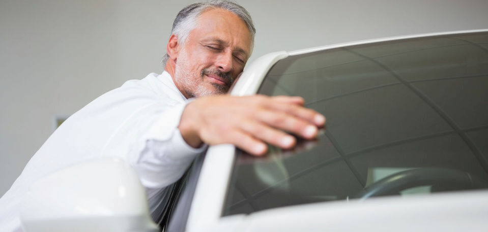 Während für die mittlere und ältere Generation das Auto oftmals eine emotionale Angelegenheit darstellt, verliert der Privat-Pkw bei der Jugend (18-25 Jahre) stark an Bedeutung. Während für die mittlere und ältere Generation das Auto oftmals eine emotionale Angelegenheit darstellt, verliert der Privat-Pkw bei der Jugend (18-25 Jahre) stark an Bedeutung.