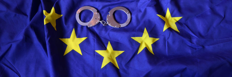 Ermittlung und Strafverfolgung über Ländergrenzen hinweg soll leichter werden. Ermittlung und Strafverfolgung über Ländergrenzen hinweg soll leichter werden.
