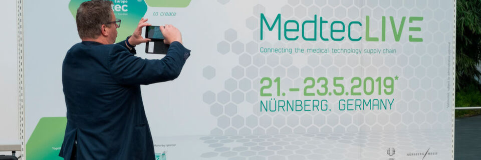 Das Kartellamt hat jetzt bestätigt: Diesen Namen kann man sich merken. Und das Datum am besten auch. Denn ab 2019 gehen die beiden Fachmessen MT-Connect und Medtec Europe in der neuen Veranstaltung Medtec Live auf. Das Kartellamt hat jetzt bestätigt: Diesen Namen kann man sich merken. Und das Datum am besten auch. Denn ab 2019 gehen die beiden Fachmessen MT-Connect und Medtec Europe in der neuen Veranstaltung Medtec Live auf.