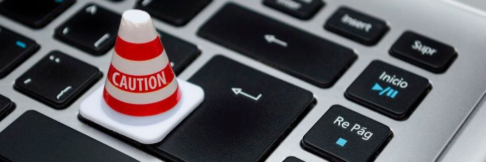 Der Secure Software Development Life Cycle sieht für jede Entwicklungsphase bestimmte Schritte vor, die speziell auf die Sicherheit des Projekts abzielen. Der Secure Software Development Life Cycle sieht für jede Entwicklungsphase bestimmte Schritte vor, die speziell auf die Sicherheit des Projekts abzielen.
