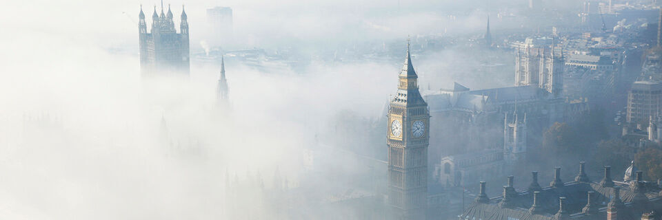 Neben den Termini Fog und Mist gibt es zahlreiche Begriffe, die ähnliche Konzepte beschreiben. Neben den Termini Fog und Mist gibt es zahlreiche Begriffe, die ähnliche Konzepte beschreiben.