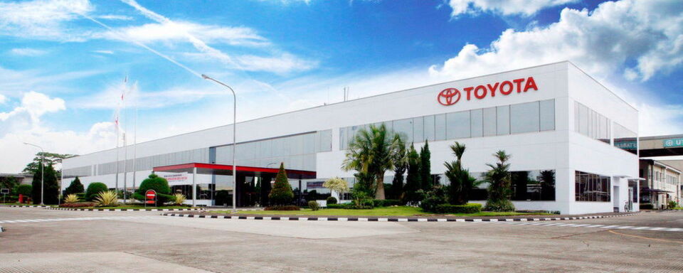 Toyota möchte in Zusammenarbeit mit zwei japanischen Firmen ein System zur Unterstützung bei Naturkatastrophen entwickeln. Toyota möchte in Zusammenarbeit mit zwei japanischen Firmen ein System zur Unterstützung bei Naturkatastrophen entwickeln.