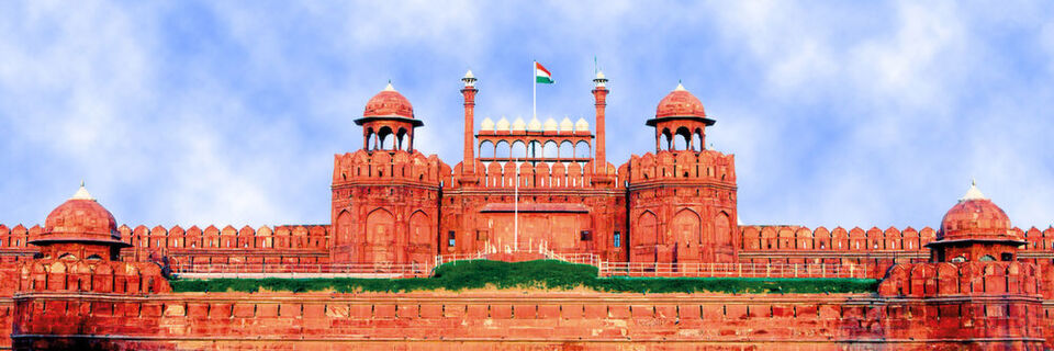 Das rote Fort ist eine Festungsanlage in der nordindischen Stadt Delhi, die heute zum Weltkulturerbe der UNESCO gehört. Erbaut durch den Großmogul Shah Jahan zwischen 1639 und 1648, galt sie schon zur damaligen Zeit als besonders sicher. Das rote Fort ist eine Festungsanlage in der nordindischen Stadt Delhi, die heute zum Weltkulturerbe der UNESCO gehört. Erbaut durch den Großmogul Shah Jahan zwischen 1639 und 1648, galt sie schon zur damaligen Zeit als besonders sicher.