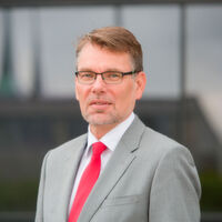Dr. Hartmut Schubert, Finanzstaatssekretär und CIO in Thüringen, betont die Bedeutung der eAkte für eGovernment Dr. Hartmut Schubert, Finanzstaatssekretär und CIO in Thüringen, betont die Bedeutung der eAkte für eGovernment
