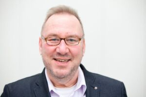 Bernhard Müller-Hildebrand ist Fachjournalist in Düsseldorf und spezialisiert auf die Themen Digitalisierung, Internet oft Things und Industrie 4.0. Bernhard Müller-Hildebrand ist Fachjournalist in Düsseldorf und spezialisiert auf die Themen Digitalisierung, Internet oft Things und Industrie 4.0.