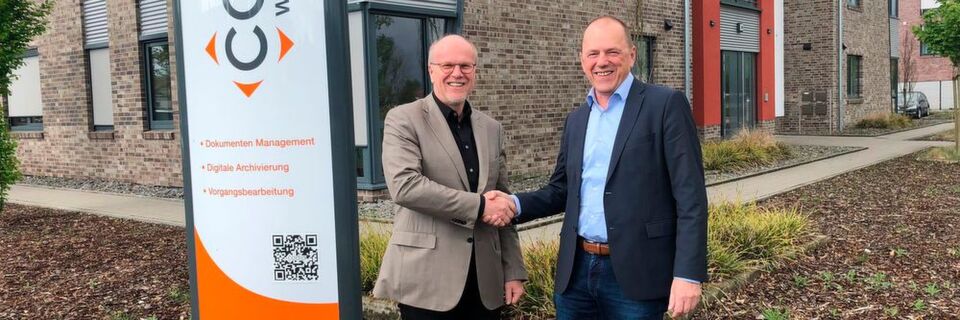 Christoph Pliete, Vorstandsvorsitzender der d.velop AG (l.), mit Laurenz Stecking, Geschäftsführer der codia Software GmbH Christoph Pliete, Vorstandsvorsitzender der d.velop AG (l.), mit Laurenz Stecking, Geschäftsführer der codia Software GmbH