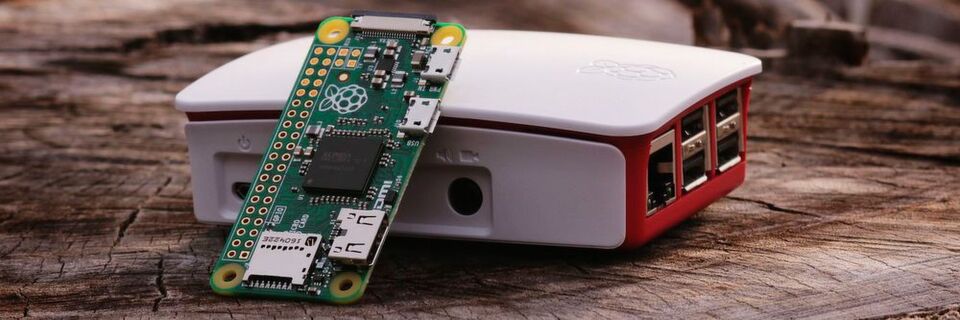 Der Raspberry dient als Basis für viele Hardware-Projekte, kann aber auch als Einstieg in die Embedded-Welt oder selbst zur Entwicklung dienen. Der Raspberry dient als Basis für viele Hardware-Projekte, kann aber auch als Einstieg in die Embedded-Welt oder selbst zur Entwicklung dienen.