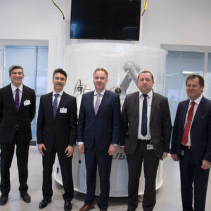 (v.l.n.r.: Andrea Barbolini, VP, Solutions Management, Machine Solutions, Schneider Electric; Ali Haj Fraj, SVP Machine Solutions, Industry Business, Schneider Electric; Gerald Vogt, Group Division Manager, Stäubli Robotics; Jean-Marc Dalmasso, Deputy Business Unit Manager, Stäubli Faverges; Yves Gelon, Robotics Division Manager, Stäubli Faverges (v.l.n.r.: Andrea Barbolini, VP, Solutions Management, Machine Solutions, Schneider Electric; Ali Haj Fraj, SVP Machine Solutions, Industry Business, Schneider Electric; Gerald Vogt, Group Division Manager, Stäubli Robotics; Jean-Marc Dalmasso, Deputy Business Unit Manager, Stäubli Faverges; Yves Gelon, Robotics Division Manager, Stäubli Faverges