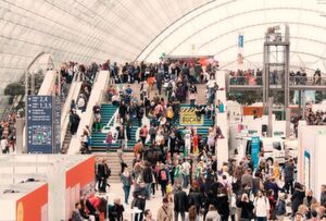 Für Unternehmen gibt es keinen besseren Ort, an dem ihnen bestehende und potenzielle Kunden wie am Fließband serviert werden, wie bei einer Messe. Für Unternehmen gibt es keinen besseren Ort, an dem ihnen bestehende und potenzielle Kunden wie am Fließband serviert werden, wie bei einer Messe.