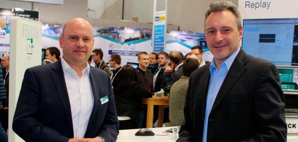 Dr. Andreas Böhm (r.) vom Cluster Automotive und Josef Behammer von b-plus analysieren die Rolle der Künstlichen Intelligenz beim Automatisierten Fahren. Dr. Andreas Böhm (r.) vom Cluster Automotive und Josef Behammer von b-plus analysieren die Rolle der Künstlichen Intelligenz beim Automatisierten Fahren.