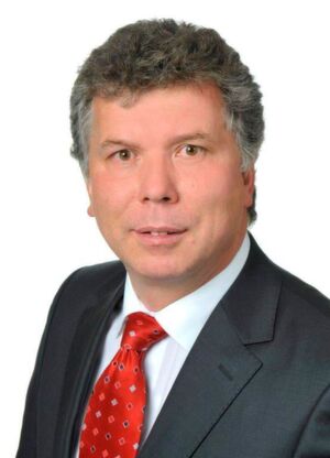 „Grundcharakteristikum des S tronic-Baukastens ist höchste Effizienz bei sportlicher Auslegung und Premiumqualität“, bilanziert Dipl.-Ing. (FH) Hans-Peter Fleischmann, Leiter Entwicklung Doppelkupplungsgetriebe bei Audi. „Grundcharakteristikum des S tronic-Baukastens ist höchste Effizienz bei sportlicher Auslegung und Premiumqualität“, bilanziert Dipl.-Ing. (FH) Hans-Peter Fleischmann, Leiter Entwicklung Doppelkupplungsgetriebe bei Audi.