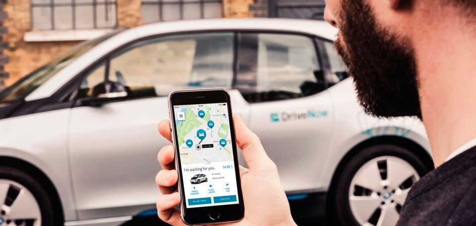 "Insbesondere durch kontinuierliche Verbesserungen in der Flottensteuerung, bei der durch autonomes Fahren völlig neue Möglichkeiten entstehen, wird es zu einer weitaus stärkeren Auslastung von Carsharing-Autos kommen", so DriveNow CEO Sebastian Hofelich. "Insbesondere durch kontinuierliche Verbesserungen in der Flottensteuerung, bei der durch autonomes Fahren völlig neue Möglichkeiten entstehen, wird es zu einer weitaus stärkeren Auslastung von Carsharing-Autos kommen", so DriveNow CEO Sebastian Hofelich.