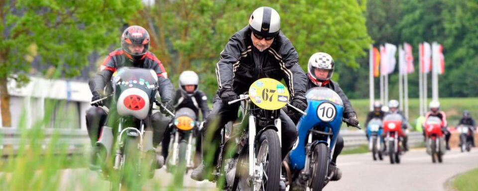 Wer pures Rennsport-Feeling sucht, wird beim „Vintage-Racing“ auf dem Messerundkurs fündig. Wer pures Rennsport-Feeling sucht, wird beim „Vintage-Racing“ auf dem Messerundkurs fündig.