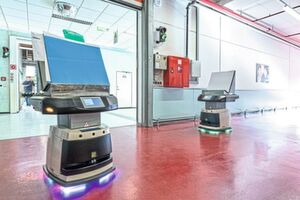 Sally ist mit einer effizienten Sicherheitstechnik ausgestattet, die dafür sorgt, dass das FTS Hindernisse frühzeitig erkennt und gegebenenfalls abbremst. Sally ist mit einer effizienten Sicherheitstechnik ausgestattet, die dafür sorgt, dass das FTS Hindernisse frühzeitig erkennt und gegebenenfalls abbremst.
