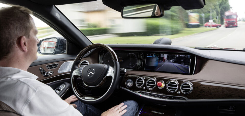 Autonomes Fahren: Der Weg von ADAS über Advanced ADAS hin zu vollständig autonomen Fahrzeugen erfordert die Entwicklung intelligenter, sicherer und robuster Halbleiterbausteine. Autonomes Fahren: Der Weg von ADAS über Advanced ADAS hin zu vollständig autonomen Fahrzeugen erfordert die Entwicklung intelligenter, sicherer und robuster Halbleiterbausteine.