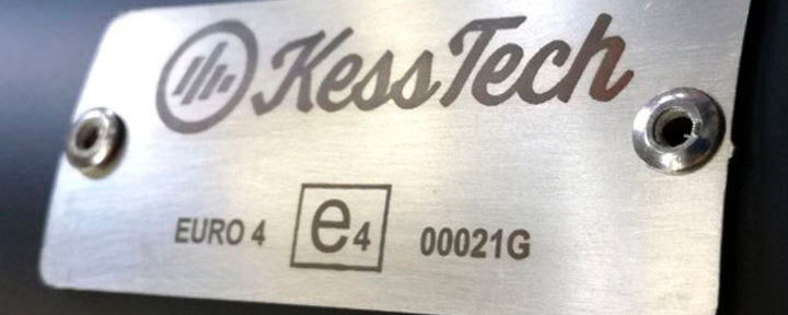 Kesstech-Anlagen haben eine eigene EU-Typengenehmigung und sind daher laut Hersteller immer zulässig. Erkennbar sei dies an der e-Nummer für die EU-Typengenehmigung, z.B. e4. Kesstech-Anlagen haben eine eigene EU-Typengenehmigung und sind daher laut Hersteller immer zulässig. Erkennbar sei dies an der e-Nummer für die EU-Typengenehmigung, z.B. e4.