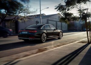 Im aktuellen Audi A8 ist auf der gesamten Länge des Hecks ein Lichtband integriert. Mithilfe von OLEDs wurde eine Heckleuchte entwickelt, die weniger als einen Millimeter Stärke haben. Im aktuellen Audi A8 ist auf der gesamten Länge des Hecks ein Lichtband integriert. Mithilfe von OLEDs wurde eine Heckleuchte entwickelt, die weniger als einen Millimeter Stärke haben.