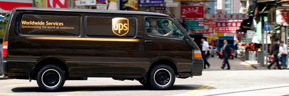 2013 führte der US-Paketdienst UPS das Navigationssystem ORION ein (On-Road Integrated Optimization and Navigation) ein. Dieses berücksichtigt garantierte Lieferfristen für einzelne Pakete, angemeldete Abholungen und spezielle Kundenklassen mit bevorzugter Bedienung sowie Daten aus dem Verkehrsfluss in Echtzeit. 2013 führte der US-Paketdienst UPS das Navigationssystem ORION ein (On-Road Integrated Optimization and Navigation) ein. Dieses berücksichtigt garantierte Lieferfristen für einzelne Pakete, angemeldete Abholungen und spezielle Kundenklassen mit bevorzugter Bedienung sowie Daten aus dem Verkehrsfluss in Echtzeit.