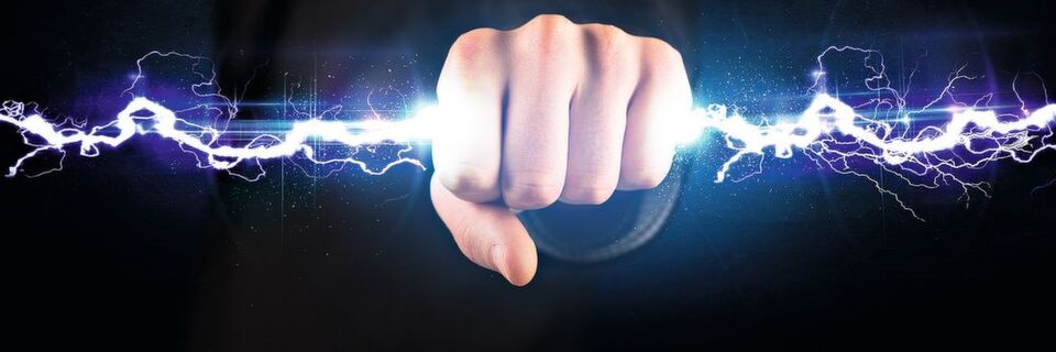 Mit ihren konventionellen Geschäftsfeldern Strom, Wasser und Gas stehen Stadtwerke in Konkurrenz zu Akteuren, die mit digitalen Portalen oft näher am Kunden agieren. Eine Produktoffensive muss her Mit ihren konventionellen Geschäftsfeldern Strom, Wasser und Gas stehen Stadtwerke in Konkurrenz zu Akteuren, die mit digitalen Portalen oft näher am Kunden agieren. Eine Produktoffensive muss her